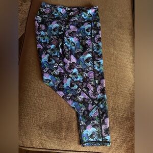 CVG Dead Sea Skull Workout Capris - Medium